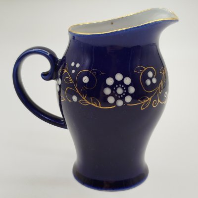 купить Молочник с цветочным декором, фарфор, крытье кобальтом, роспись, золочение, Бронницкий завод фарфоровых изделий «Возрождение», СССР, 1980-1990 гг.