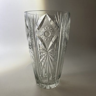 купить Ваза для цветов, украшенная резным декором, хрусталь, алмазная грань, СССР, 1970-1990 гг.