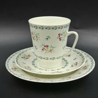 купить Трио кофейное с цветочным декором (форма "Майская"), фарфор, деколь, Ленинградский фарфоровый завод (ЛФЗ), СССР, 1970-1992 гг.