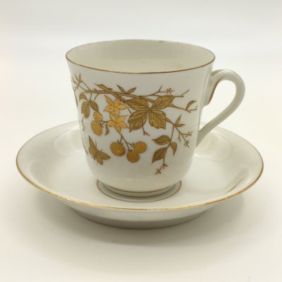 купить Пара чайная с ягодным декором, фарфор, эмалевая роспись, золочение, Западная Европа, 1890-1920 гг.