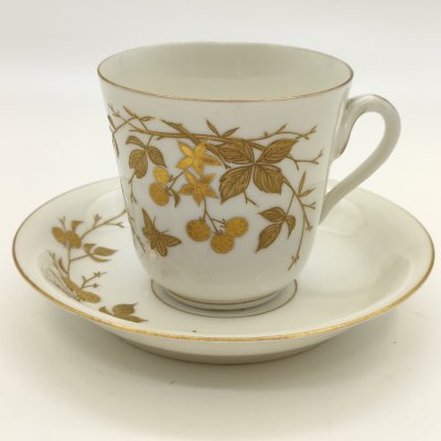 купить Пара чайная с ягодным декором, фарфор, эмалевая роспись, золочение, Западная Европа, 1890-1920 гг.