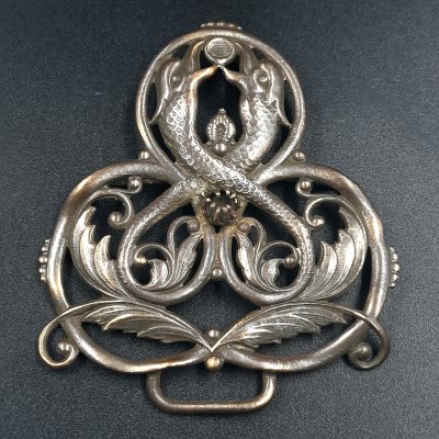 купить Пряжка женская поясная с ажурными растительными элементами и изображением дельфинов, металл, штамповка, Российская империя, 1890-1915 гг.