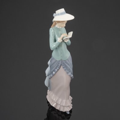 Купить Статуэтка "Девушка с книгой", фарфор, Lladro, Испания, 1974-1977 гг.