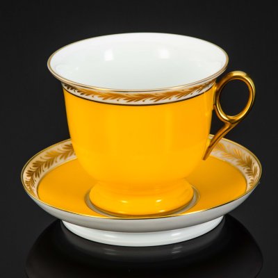 купить Бокал чайный ярко-желтого цвета с растительным золотистым кантом, Chastagner & Cie, фарфор, крытье, золочение, Франция, 1950-1970 гг.