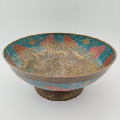 купить Конфетница в восточном стиле, украшенная изображением павлина, латунь, холодные эмали, Индия, 1970-1990 гг.