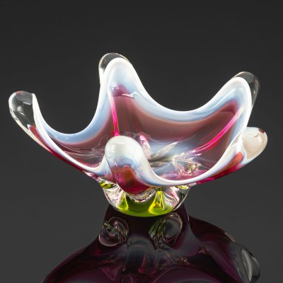 купить Ваза (фруктовница) в форме звезды, произведенная на Хржибском стекольном заводе (Chřibská), стекло, гутная техника, Чехословакия, 1970-1980 гг.