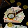 Купить Подарочный набор из монет 47 монет, 18 банкнот и аксессуаров (11 новинок РФ 2024-2025, 25 рублей Ежик в слабе, 36 монет мира из 36 стран, 8 банкнот мира и 10 банкнот РФ 5 рублей) в подарочной упаковке