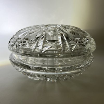 купить Бонбоньерка (ёмкость для хранения), украшенная рельефным декором, хрусталь, алмазная грань, Восточная Европа, 1970-1980 гг.