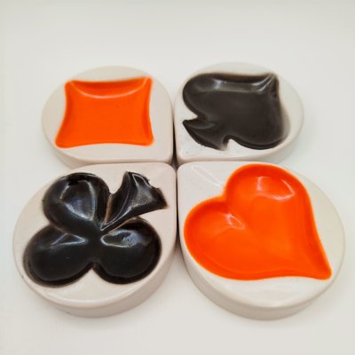 купить Набор из 4-х пепельниц в форме мастей игральных карт, керамика, Западная Европа, 1960-1980 гг.