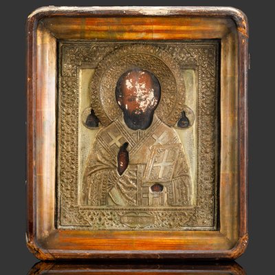 купить Икона в киоте и окладе "Николай Чудотворец", дерево, темпера, сплав металлов, стекло, Российская империя, 1890-1915 гг.