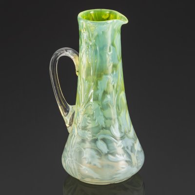 купить Кувшин в стиле модерн с растительным декором на тулове, стекло, опаловое и урановое стекло, Европа, 1900-1920 гг.