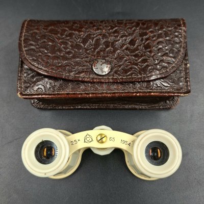 купить Бинокль театральный в кофре, металл, пластик, стекло, искусственная кожа, Лыткаринский завод оптического стекла (ЛЗОС), СССР, 1954 г.