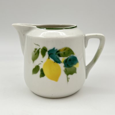 купить Молочник, украшенный изображением лимона, фарфор, роспись, золочение, Дулевский фарфоровый завод (Дулёво), СССР, 1937-1940 гг.