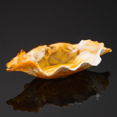 купить Фрутовница овальной формы в виде листа, стекло, пресс, резьба, Западная Европа, 1920-1950 гг.