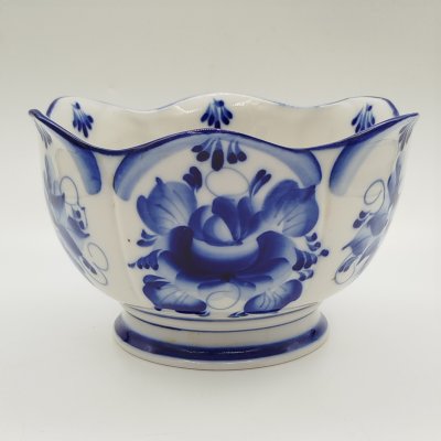 купить Салатник "Лилия", авт. О.В.Бызин, исп. Кашаева, фарфор, роспись, Гжельский фарфоровый завод, Российская Федерация, 1990-2015 гг.