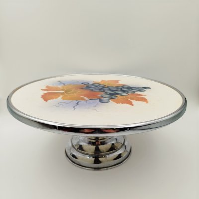 купить Тортница на высокой ножкой, украшенная изображениями винограда, металл, фаянс, деколь, Европа, 1920-1930 гг.