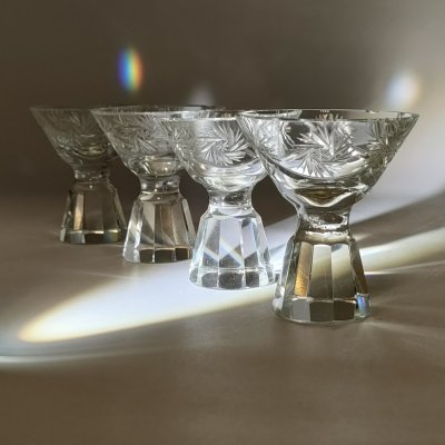 купить Набор из 4-х стопок с массивными гранёными ножками со звездчатым декором, хрусталь, алмазная грань, СССР, 1960-1990 гг.