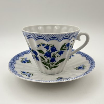 купить Пара чайная "Колокольчики", форма "Лучистая", фарфор, деколь, Ленинградский фарфоровый завод (ЛФЗ), СССР, 1970-1991 гг.