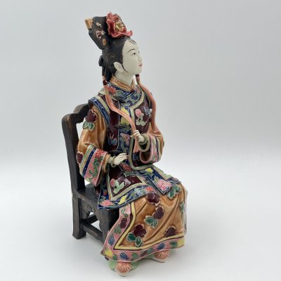 купить Статуэтка "Китайская девушка на стуле", Shiwan Wucai, керамика, глазурь, роспись, Китай, 1980-2000 гг.