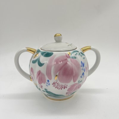 купить Сахарница с расписным цветочным декором (крышка в подборе!), автор формы "Тюльпан" С.Е. Яковлева, автор рисунка Л.И. Григорьева, фарфор, роспись, Ленинградский фарфоровый завод (ЛФЗ), СССР, 1970-1990 гг.