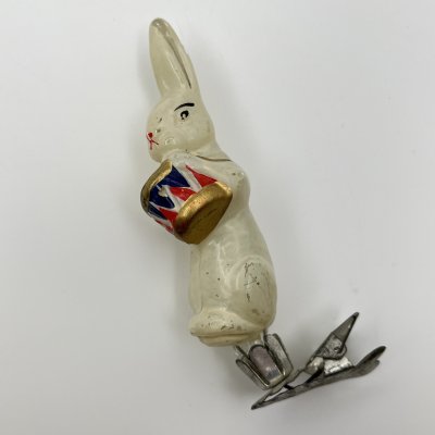 купить Игрушка елочная на прищепке "Заяц с барабаном", стекло, роспись, металл, Завод стеклянных ёлочных украшений и оптических изделий, г. Москва, СССР, 1950-1960 гг.