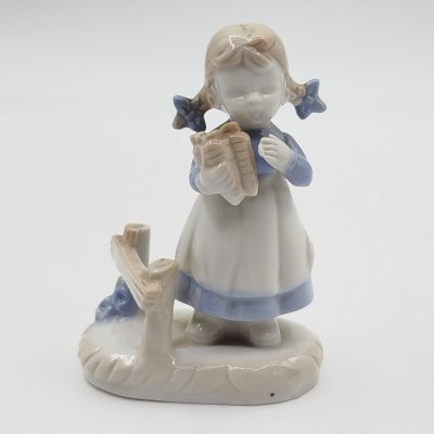 купить Статуэтка "Девочка с морковкой", фарфор, роспись, Европа, 1990-2010 гг.