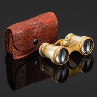 купить Бинокль театральный в чехле, торговый дом Ф. Швабе, Москва, латунь, перламутр, стекло, кожа (чехол), Российская империя, 1870-1910 гг.