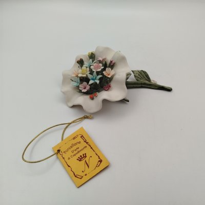 купить Статуэтка "Цветочная композиция", фарфор, роспись, Capodimonte (Каподимонте), Италия, 1970-1990 гг.