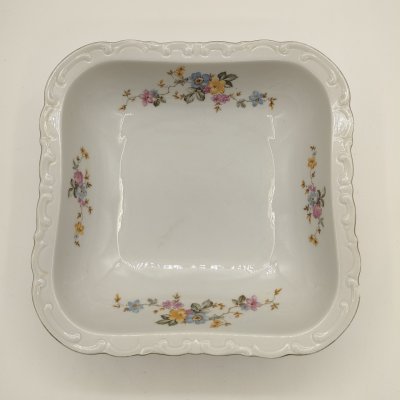 купить Сервировочное блюдо (салатник) квадратной формы с цветочным рельефным декором, фарфор, деколь, золочение, Kahla, Германия, 1937-1957 гг.