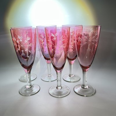 купить Набор фужеров розового оттенка с декором в виде снежинок (6 шт.), стекло, люстр, гравировка, СССР, 1970-1990 гг.