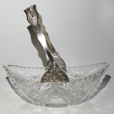 купить Конфетница в форме ладьи с ручкой, стекло, алмазная грань,мельхиор, Московский завод ювелирных и металлических изделий (МЮЗ), СССР, 1970-1980 гг.