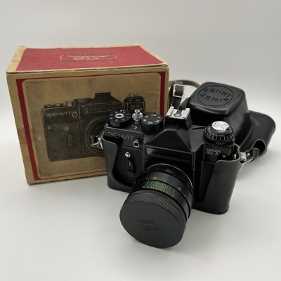 купить Фотоаппарат "Зенит-ЕТ" c объективом "Гелиос-44-2" в оригинальном кофре с коробкой, металл, пластик, стекло, кожа, Белорусское оптико-механическое объединение (БелОМО), СССР, 1982 г.