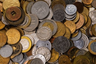 купить Набор начинающего нумизмата (страны мира, не менее 1300 грамм)