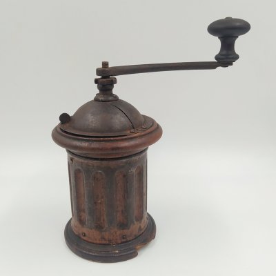 купить Кофемолка ручная, металл, дерево, Европа, 1900-1940 гг.