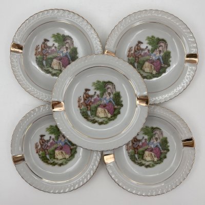 купить Набор из 5-ти миниатюрных пепельниц, украшенных изображением галантной сцены, фарфор, деколь, золочение, Западная Европа, 1960-1980 гг.