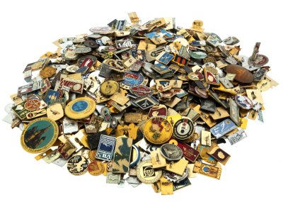 купить 1000 значков СССР"Разной тематики".