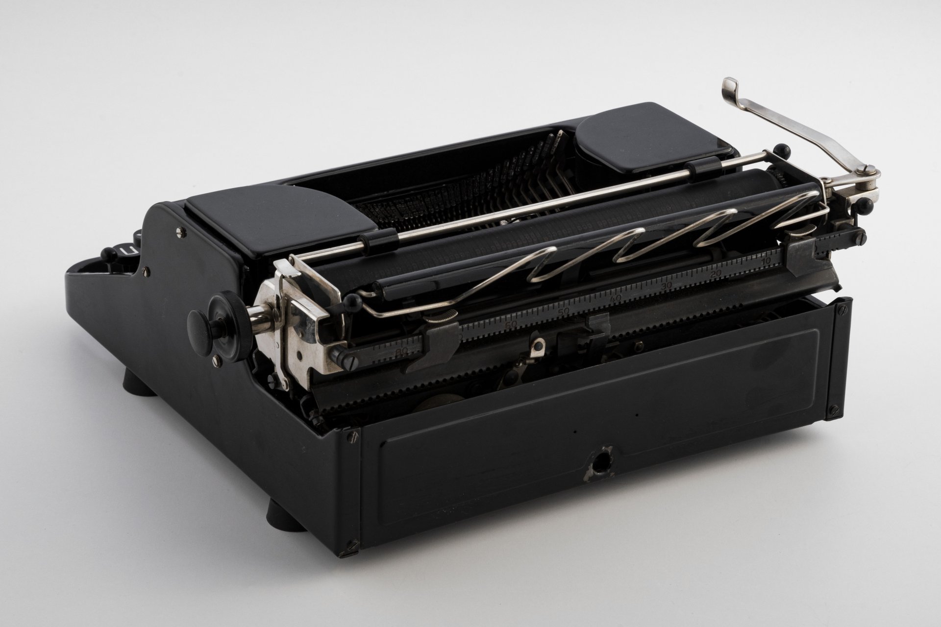 Печатная машинка AEG Olympia. Печатная машинка Прогресс. Печатная машинка Олимпия Германия в чемодане. Спортивная машинка Прогресс. Прогресс металл