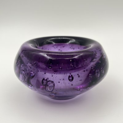 купить Подсвечник фиолетового цвета с декором "бульгазе", цветное стекло, Европа, 1970-2000 гг.