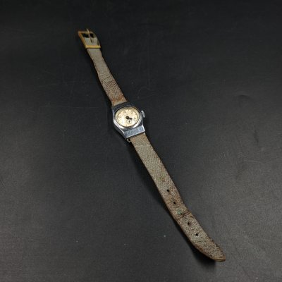 купить Часы наручные женские "Звезда" с серым ремешком, металл, стекло, Пензенский часовой завод, СССР, 1950-1980 гг.