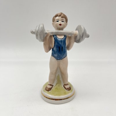 купить Статуэтка "Юный штангист", фарфор, роспись, золочение, Полонский завод художественной керамики (Полонное ЗХК), Украина, 1980-2000 гг.