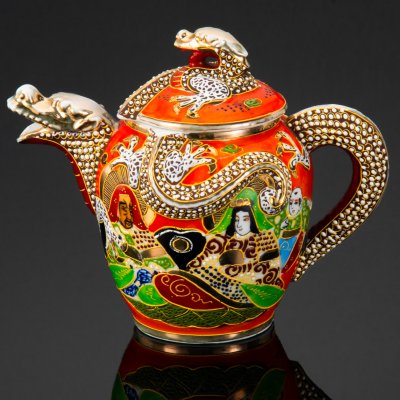 купить Чайник "Архаты" фантазийной формы с навершием и носиком в виде дракона, выполненный в стилистике Сацума (Satsuma), фарфор, роспись, золочение, Япония, 1960-1980 гг.