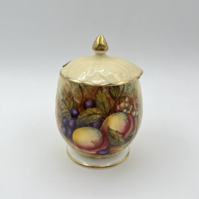 купить Баночка для варенья и желе, украшенная изображением ягод, узор "Orchard Fruit Gold", модель №1325, Aynsley, фарфор, деколь, крытье, золочение, Великобритания, 1950-1970 гг.