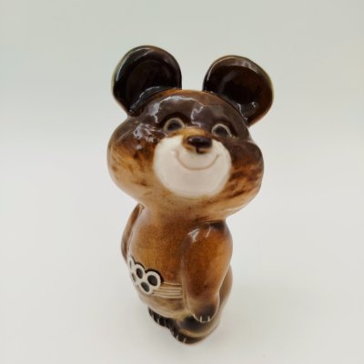 купить Статуэтка "Олимпийский мишка", скульптор П.П. Веселов, фарфор, аэрография, Ленинградский фарфоровый завод (ЛФЗ), СССР, 1980 г.