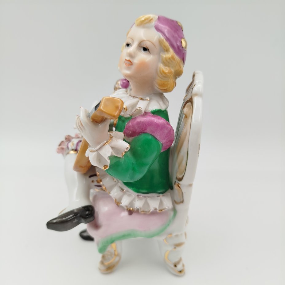 купить Статуэтка "Юный музыкант", фарфор, роспись, золочение, Азия, 1990-2000 гг.