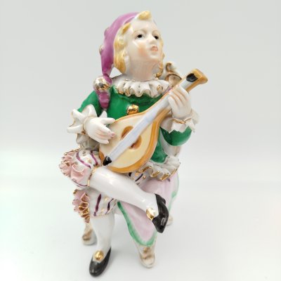 купить Статуэтка "Юный музыкант", фарфор, роспись, золочение, Азия, 1990-2000 гг.