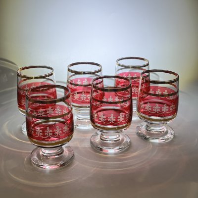 купить Набор рюмок на ножке с витым декором, стекло, подрисовка, золочение, гравировка, Чехословакия, 1960-1980 гг.