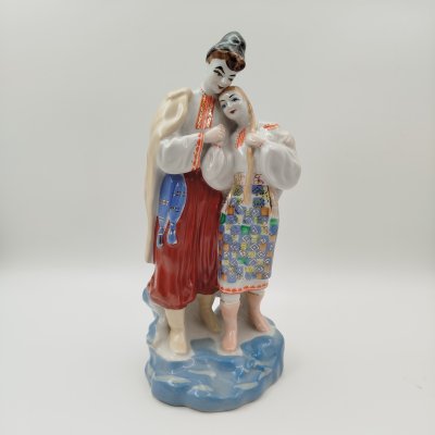 купить Статуэтка "Майская ночь", скульптор О.Л. Жникруп, фарфор, роспись, золочение, Полонский завод художественной керамики (Полонное ЗХК), СССР, 1973-1991 гг.