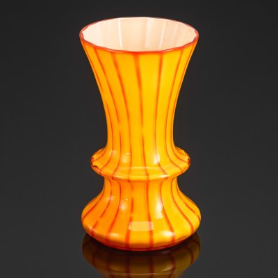 купить Ваза из серии "Шахматные фигуры", автор предположительно Новиков А.И., стекло, сульфидно-цинковое, гутная техника, Стекольный завод «Красный май», СССР, 1970-1980 гг.