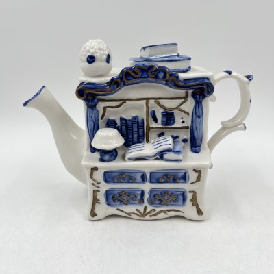 купить Декоративный чайник "Комод с книгами", фарфор, роспись, Россия, 2000 г.