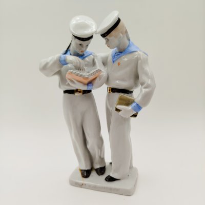 купить Статуэтка "Нахимовцы" ("Моряки"), скульптор Велихова С.Б., автор росписи Лупанова Е.Н., фарфор, роспись, золочение, Ленинградский фарфоровый завод (ЛФЗ), СССР, 1950-1960 гг.